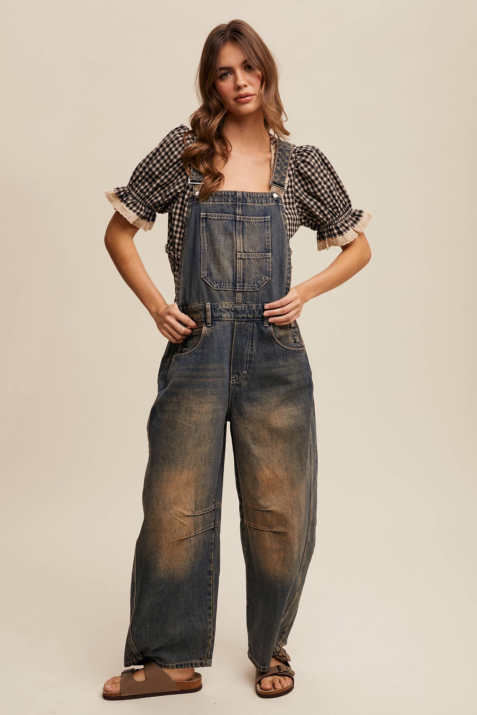 Listicle – Großhandel Overall – Damen – Barrel Jean Latzhose aus Denim mit weitem Bein12