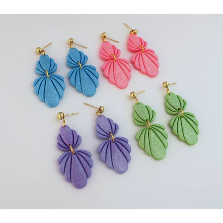 Oorbellen met zeeschelp met pareleffect voor wholesale door Sweets & Pearls