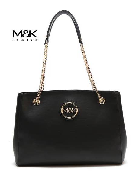 GLATTE SCHWARZE TASCHE MIT GOLDKETTE AUS KUNSTLEDER für den Großhandel von M&K italia