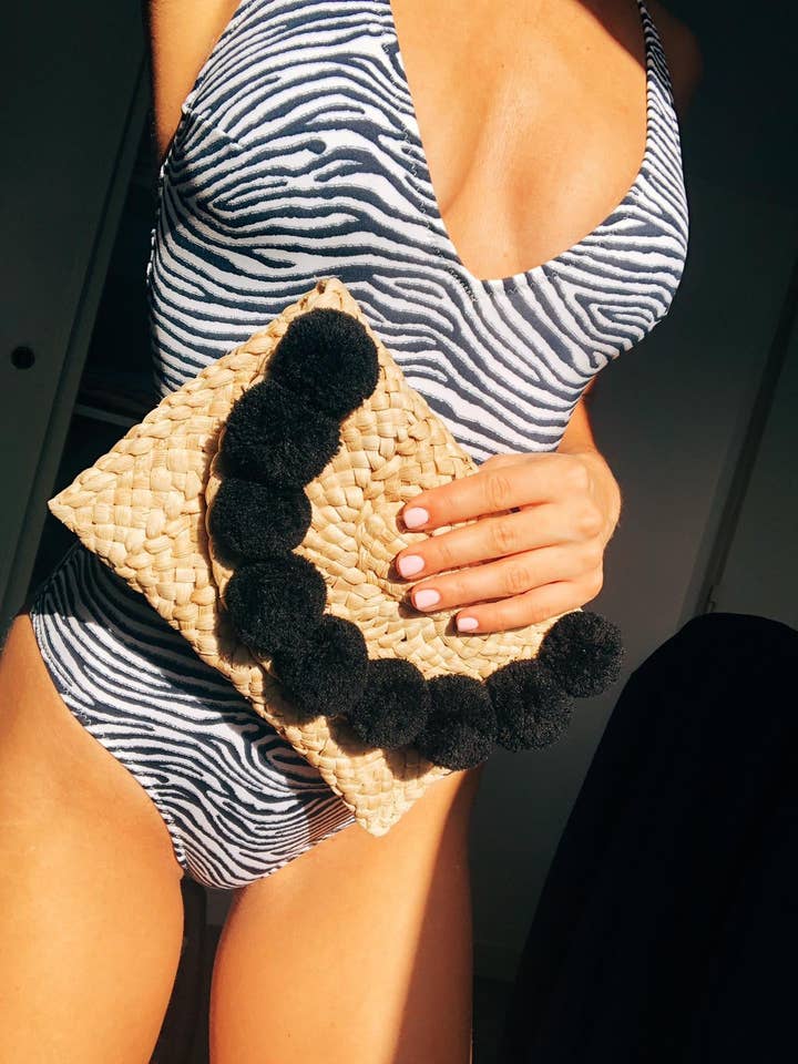 EMBREAGEM CAPRI POM POM por atacado de Laura Elizibeth Fashion Limited