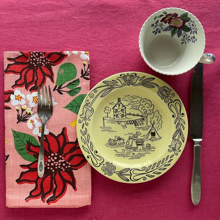 Elizabeth Grubaugh - Wholesale Dinner & Cloth Napkin - Poinsettia Napkin Set of Four
