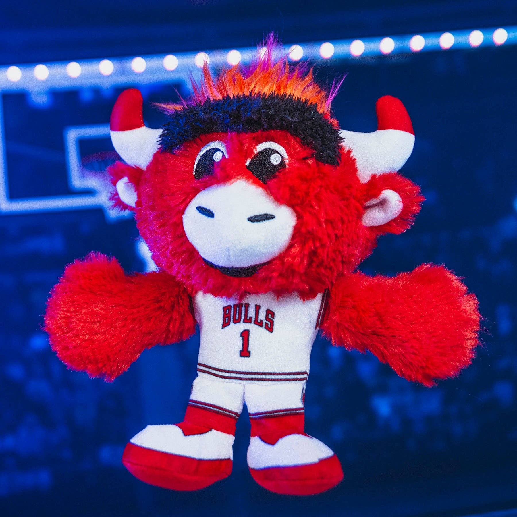 Uncanny Brands - Vente Peluche – enfant et bébé - Peluches assis Kuricha Mascotte Benny des Chicago Bulls par Bleacher Creatures1