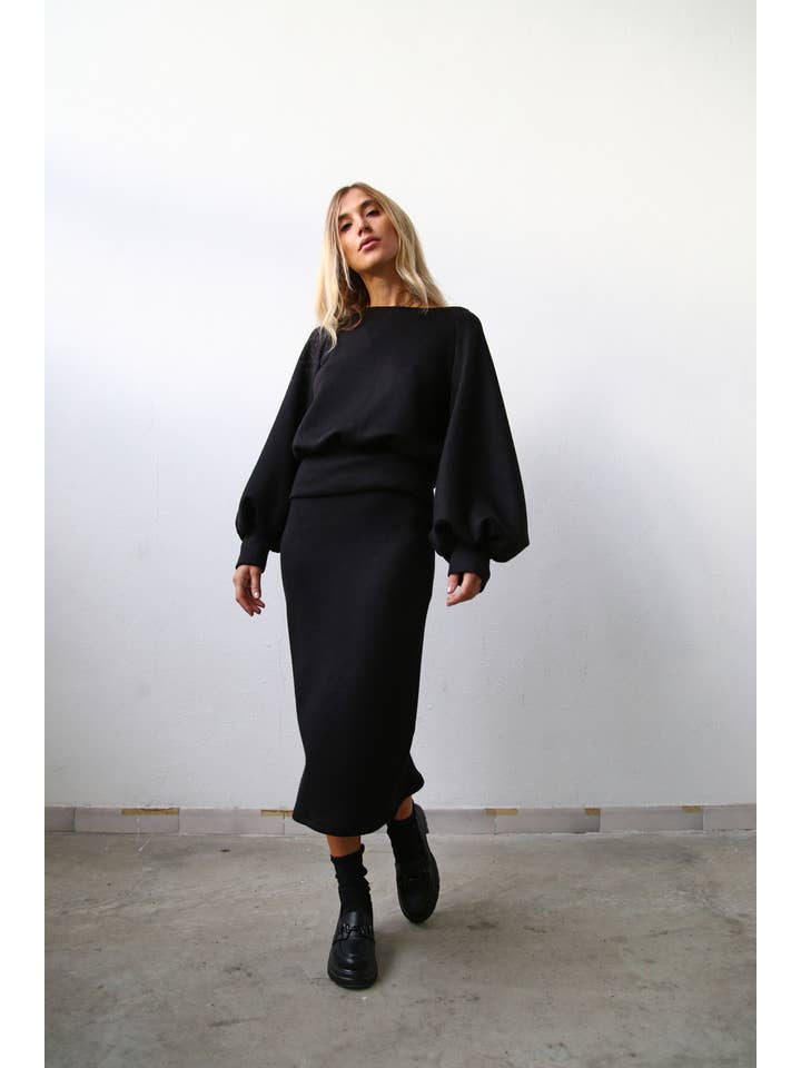 Negro A4061 FITTED BLACK WOOL MIDI SKIRT for wholesale on Faire9