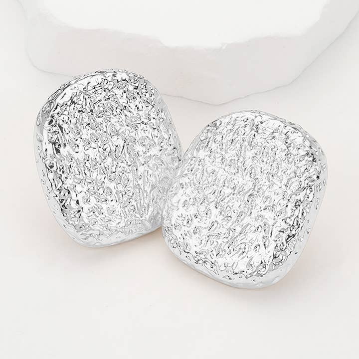 Tekstureret metalstenklip på øreringe for engroshandel hos Sensibling Corp.