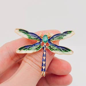 Wholesale Pins, Brooches and Broaches by the Dozen