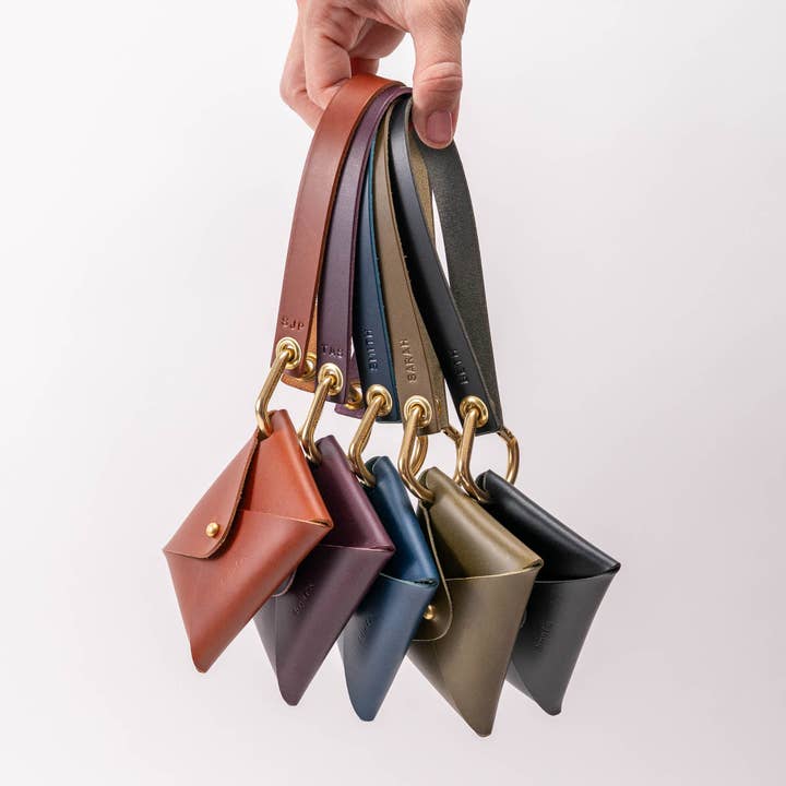 Avryn Co. – wholesale Wallet – Women's – Chestnut Brown Veg Tan Leather Wristlet Wallet Set4