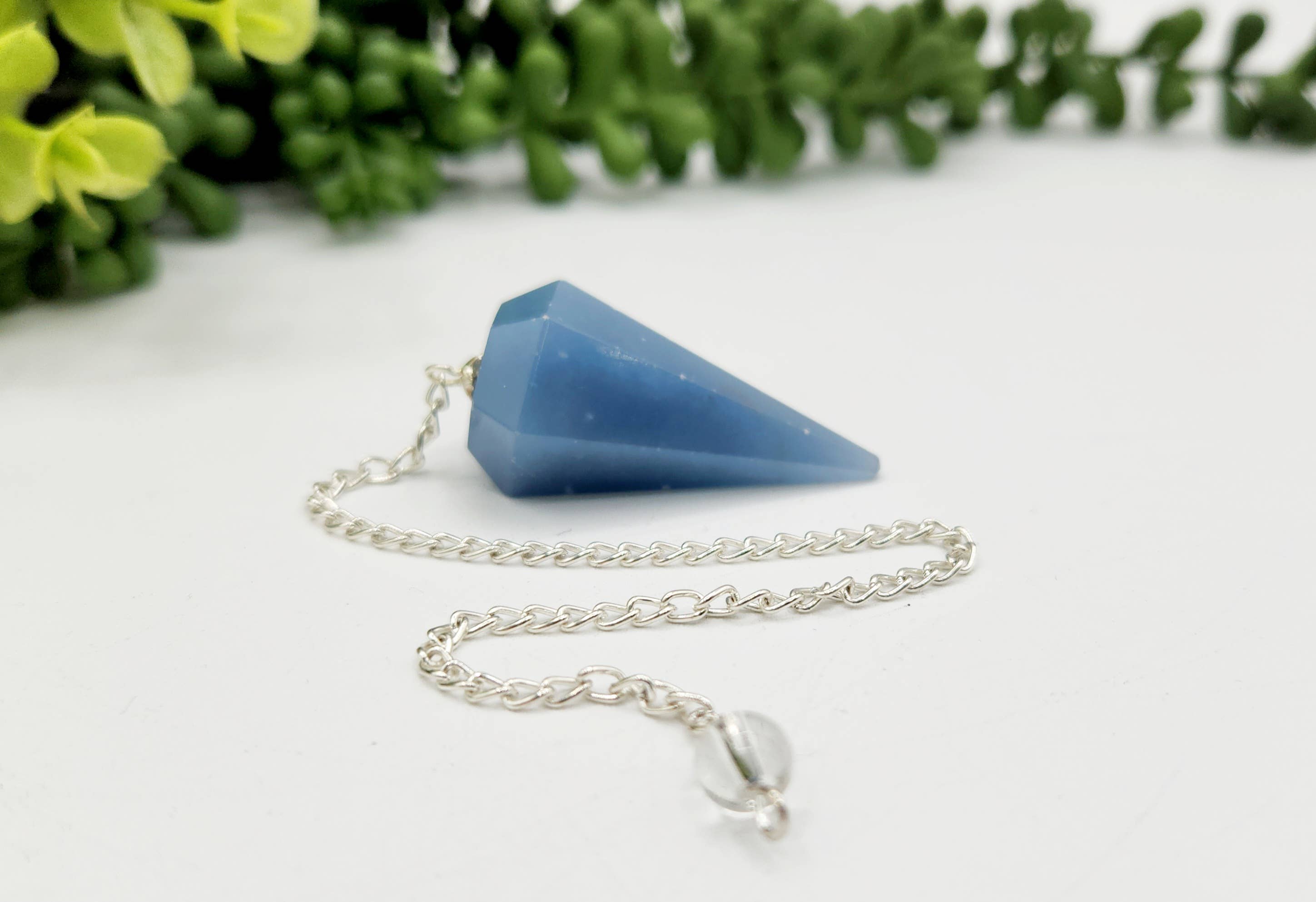 Meraki Gemstones - Vendita all'ingrosso Pietra/cristallo spirituale - Pendolo di Angelite con Catena Placcata in Argento e Perla di Quarzo Ialino1