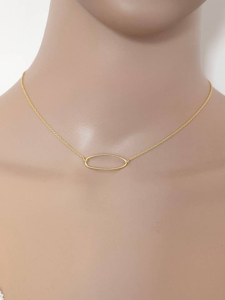 Collana con pendente ovale placcato in oro per la vendita all'ingrosso da parte di Thanina bijoux