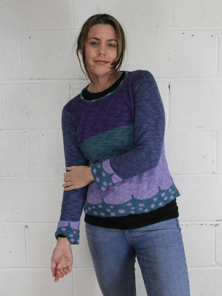 Haut à pois chardon pour la vente par Knitted in Edinburgh