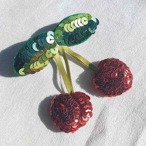 Cherry Baby, pinza para el pelo Cherry para venta al por mayor de Kate Gwilliam