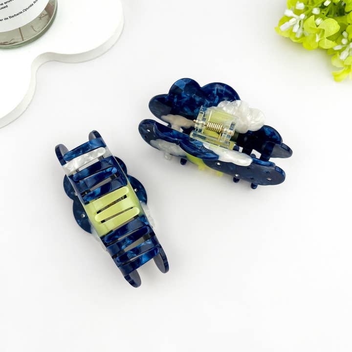 Blu Clip per capelli in acetato con strass a forma di luna e nuvola sotto il cielo stellato. in vendita all'ingrosso su Faire4