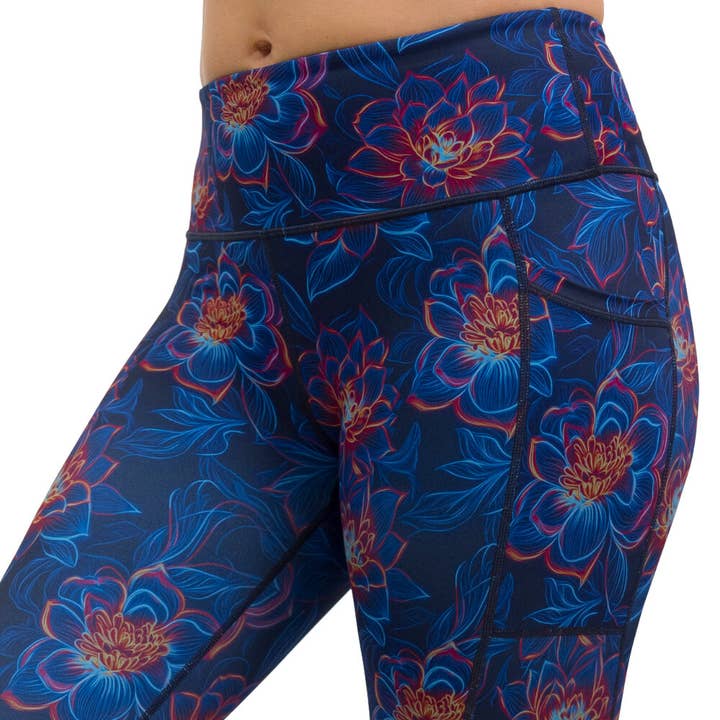 Leggings Lotus Lumineux pour la vente par Constantly Varied Gear