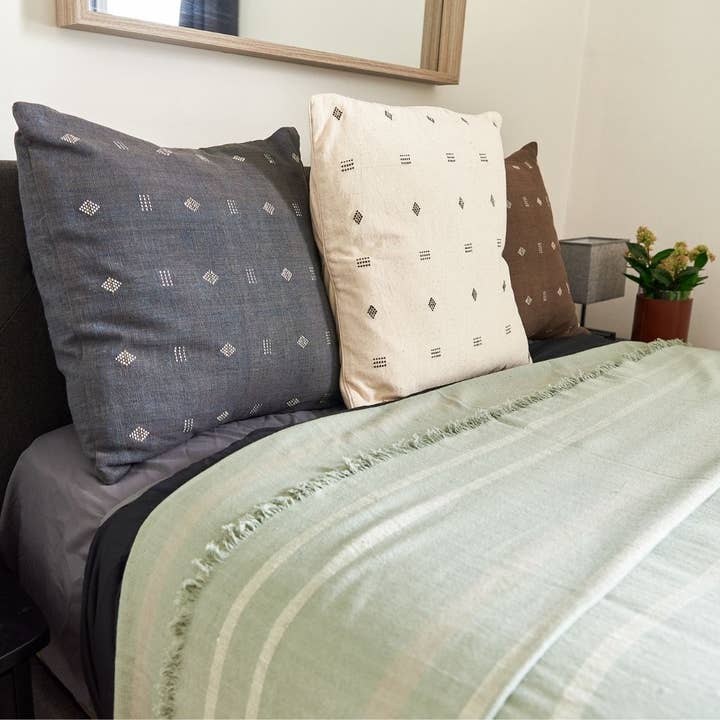 Variously - Vente Coussin décoratif - Coussin artisanal Nira Indigo