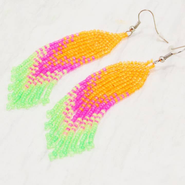 Brincos de néon dos anos 80 Brincos de borla de néon de verão divertidos de vidro Brincos de franja de néon rosa laranja verde cores brilhantes clipe de gota no estilo por atacado de Ninolia