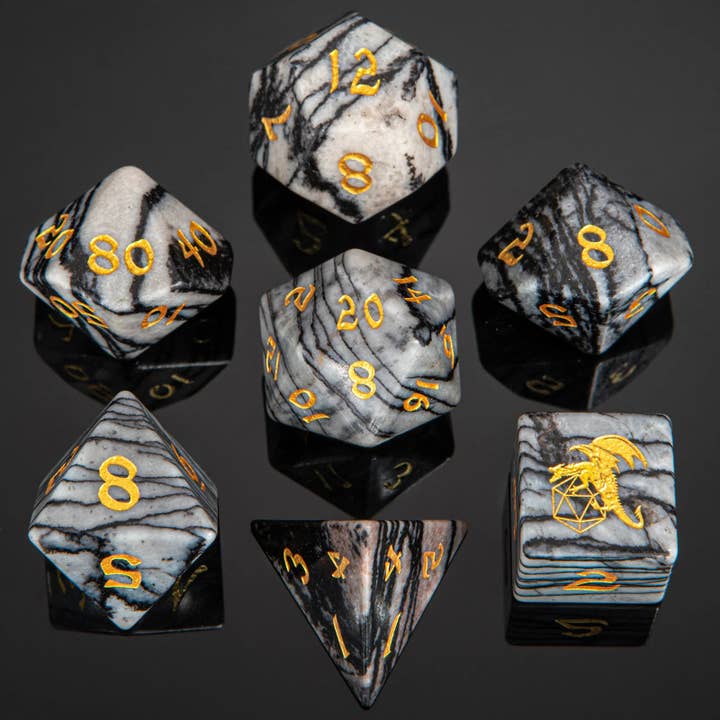 Ensemble de dés polyédriques en pierres précieuses Dragon's Hoard - Agate noire pour la vente par Hymgho Premium Dice