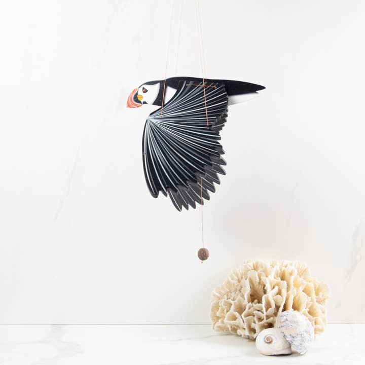 Tulia's Artisan Gallery – wholesale Mobil – Puffin flygande fågel mobil