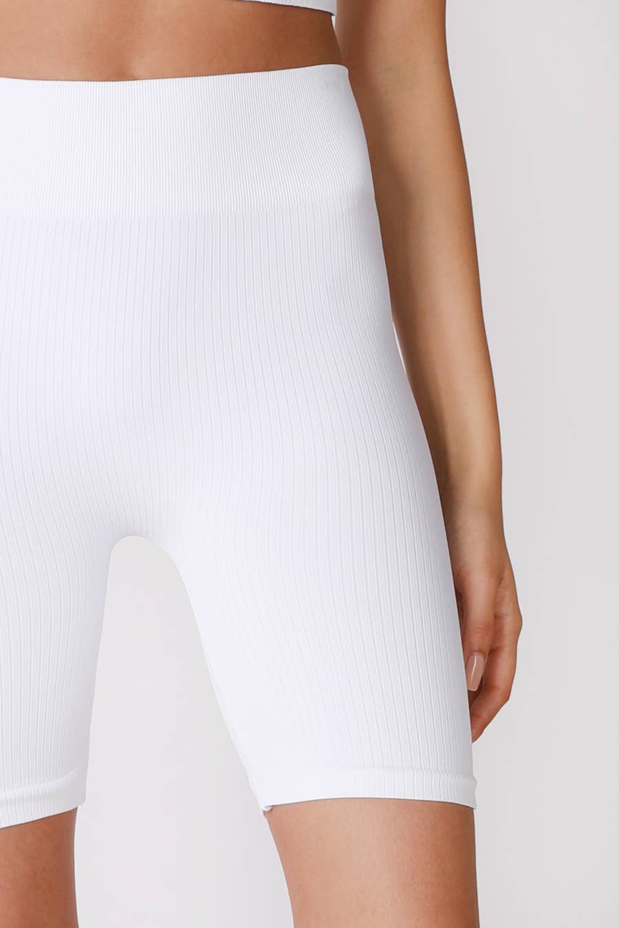 NIKIBIKI - Venta al por mayor Pantalones cortos deportivos - Mujer - NB8004 - Pantalones cortos de cintura alta acanalado1