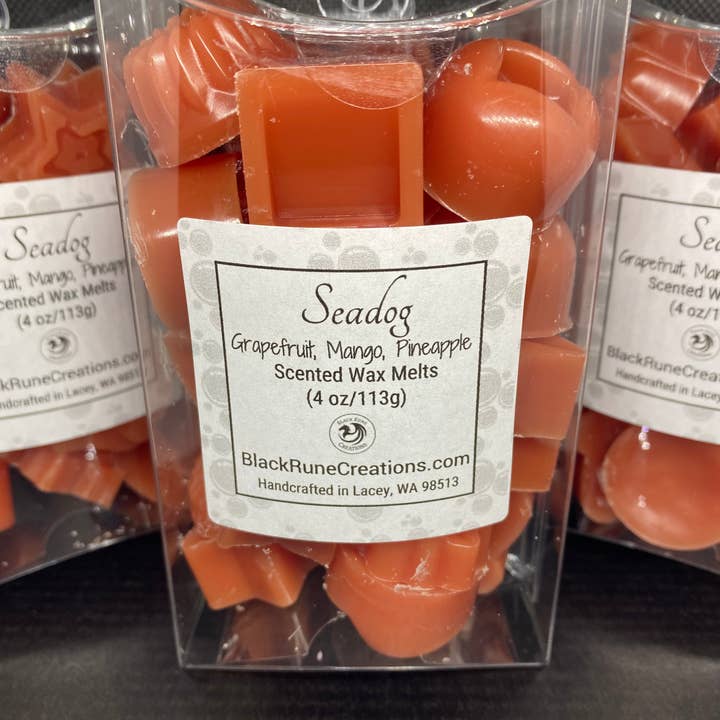 La cire de soja naturelle Seadog fond pour la vente par Black Rune Creations