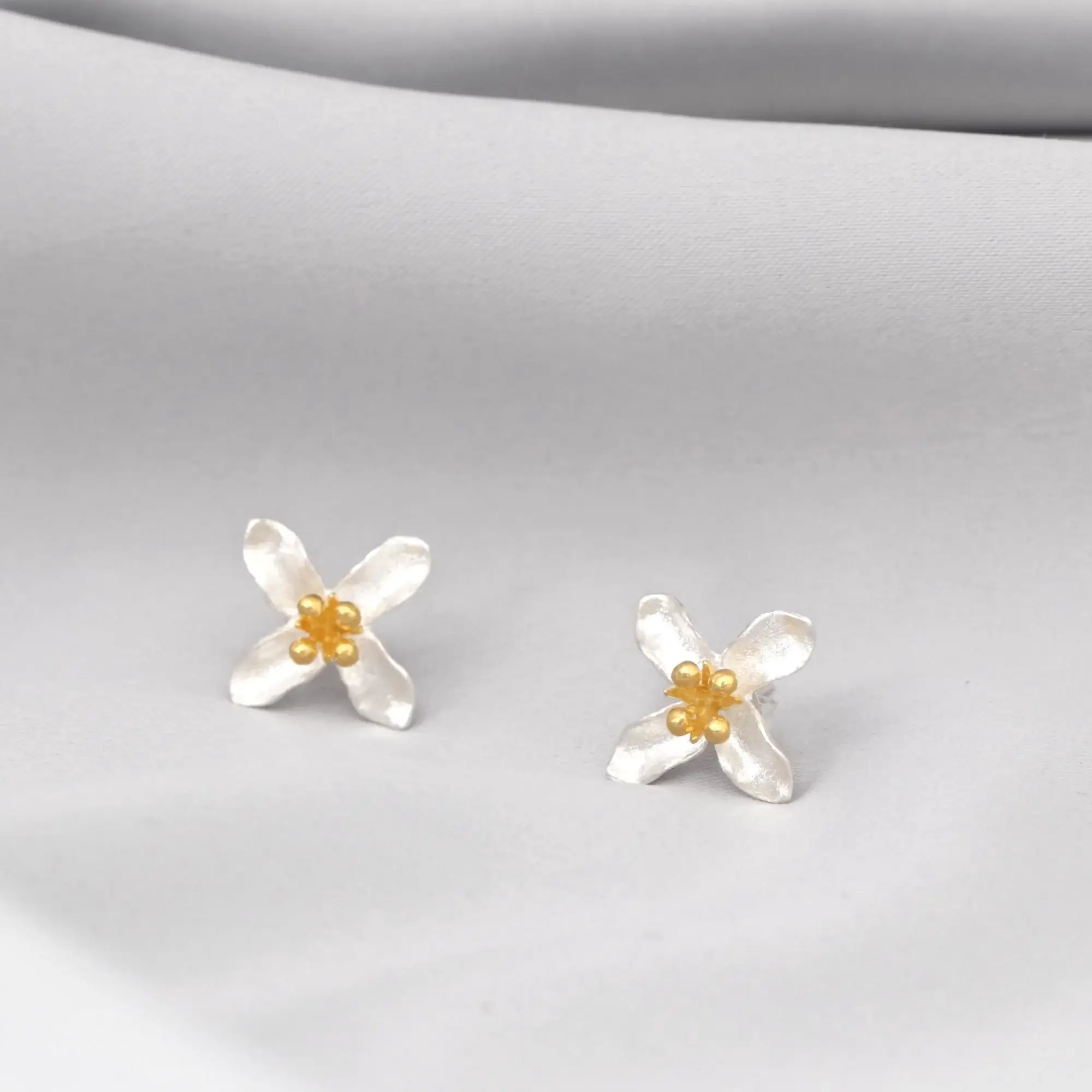 MadamLili - Wholesale Stud/Post Earrings - 925 Silver Lilies Stud Earrings - EHR925-4110