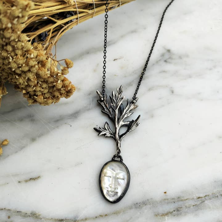 Symbology by Alice Scott - Wholesale Pendant/Charm Necklace - A Mugwort Pearlescent Lady Necklace1