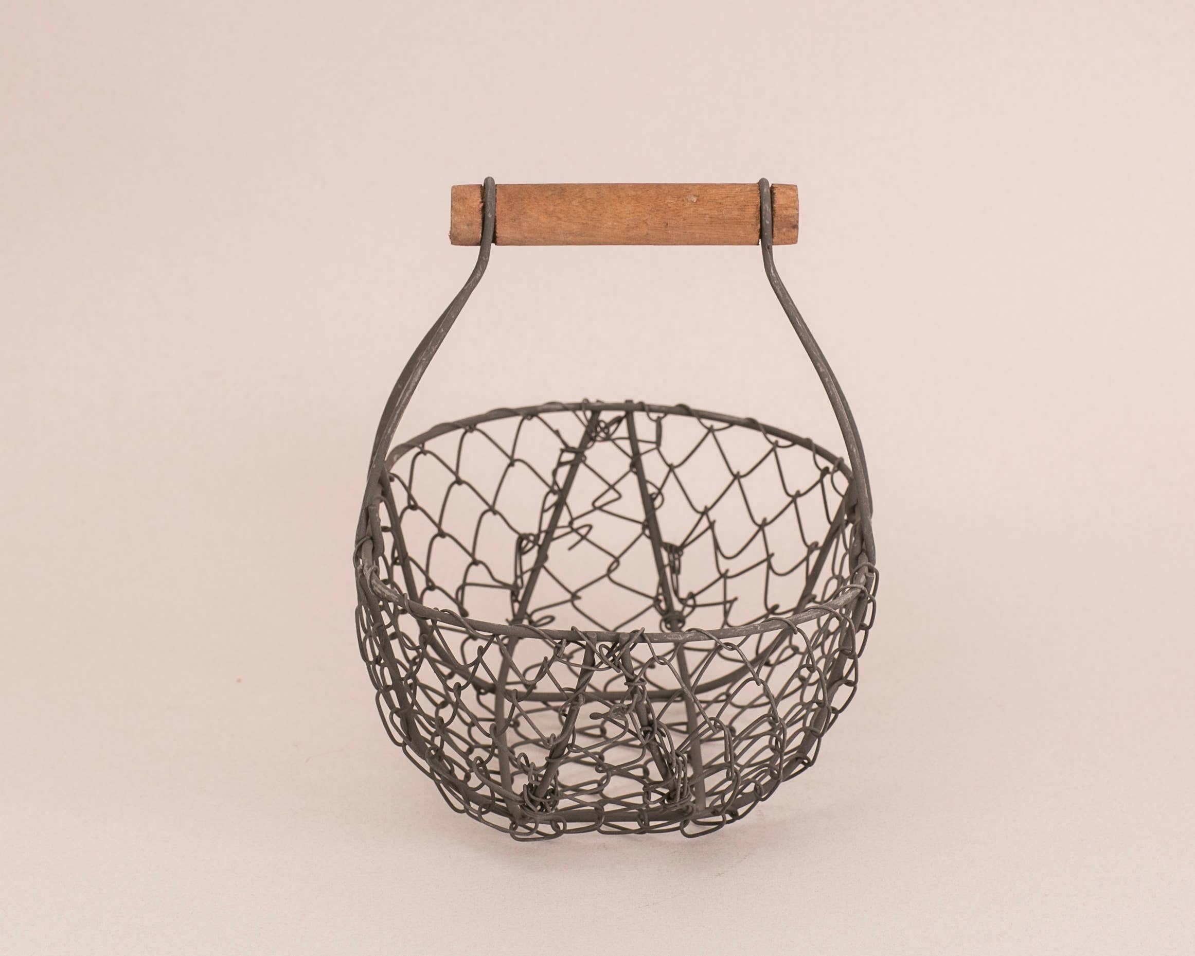 Indy Supply Co - Vendita all'ingrosso Cestini - Piccolo cestello in filo metallico poco profondo con manico fisso in bronzo4