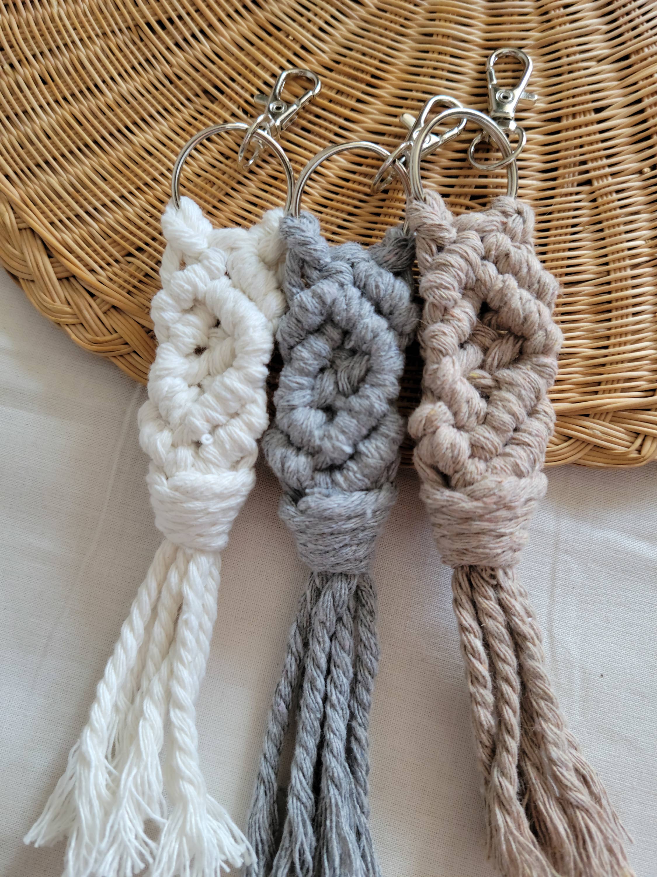 Ruby Moon Decor – Engroshandel Nøglering - Dame – Macrame Boho Nøgleringe, 18 farver4