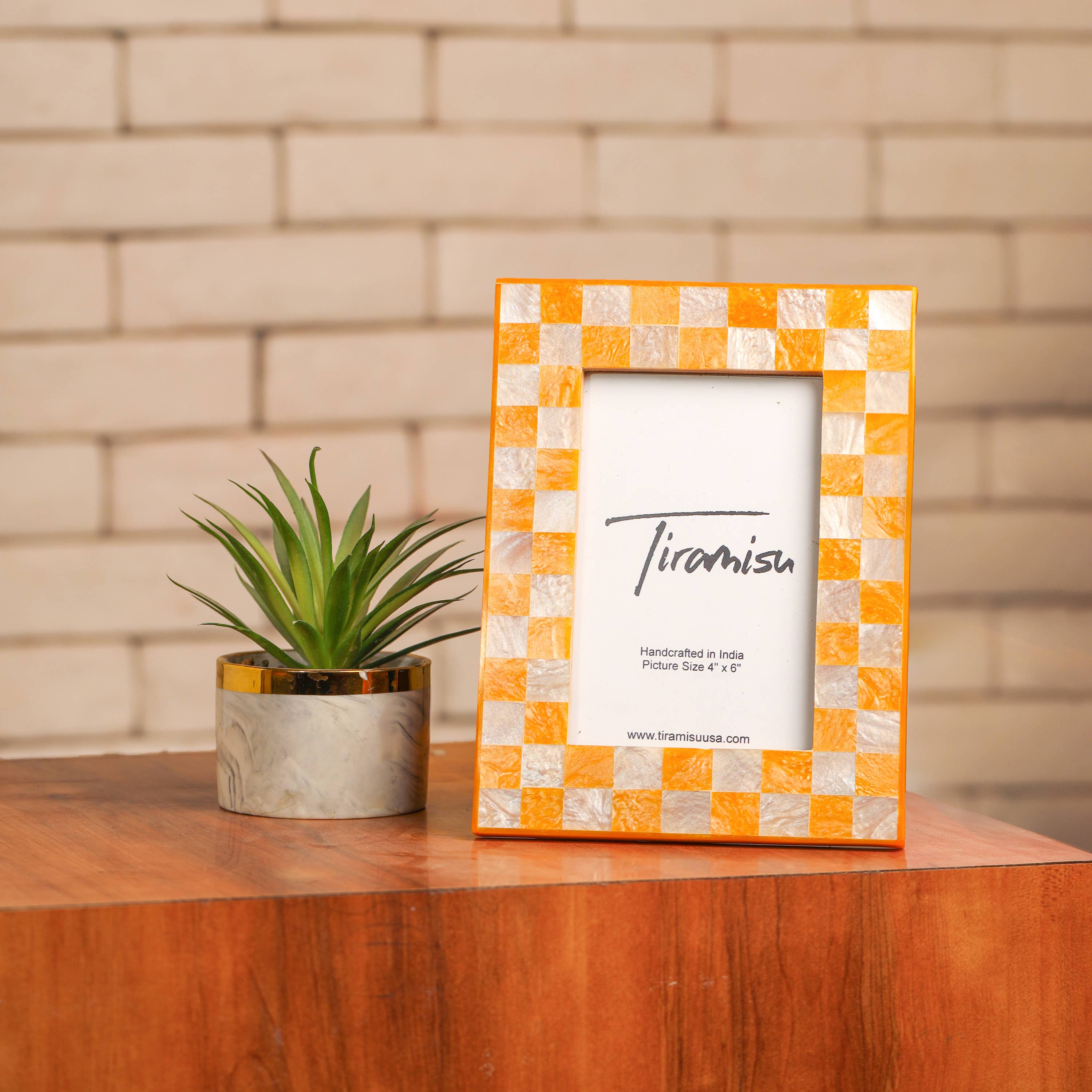 Tiramisu – Großhandel Bilderrahmen – Golden Glow: Bilderrahmen aus Kunstharz in Gelb und Elfenbein1
