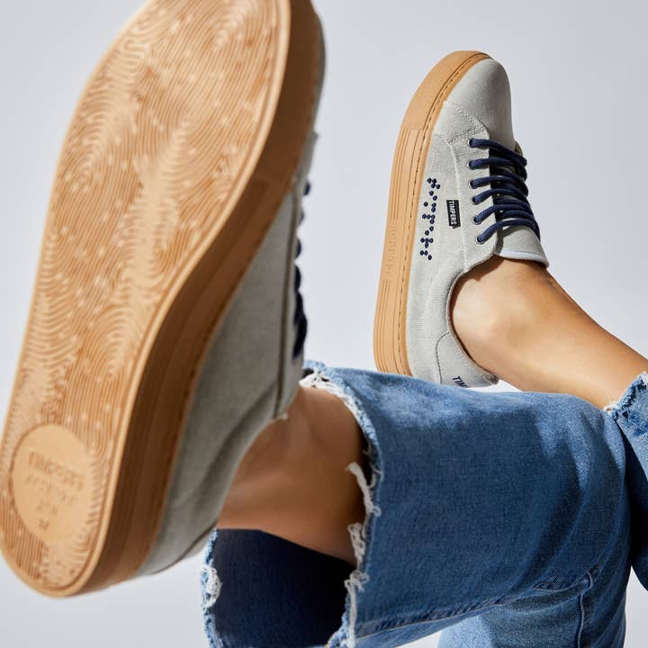 Timpers - Wholesale Athletic Sneakers - Unisex - Zapatillas Veganas Grises Diseñadas por Personas con Discapacidades3