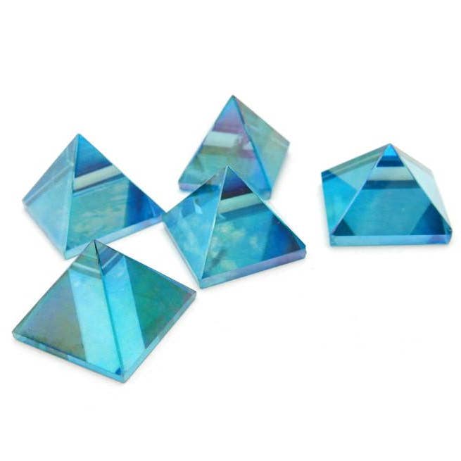 Rock Paradise – Engroshandel Spirituelle sten og krystaller – Aqua Aura-pyramide - krystalkvarts med Aqua Aura1