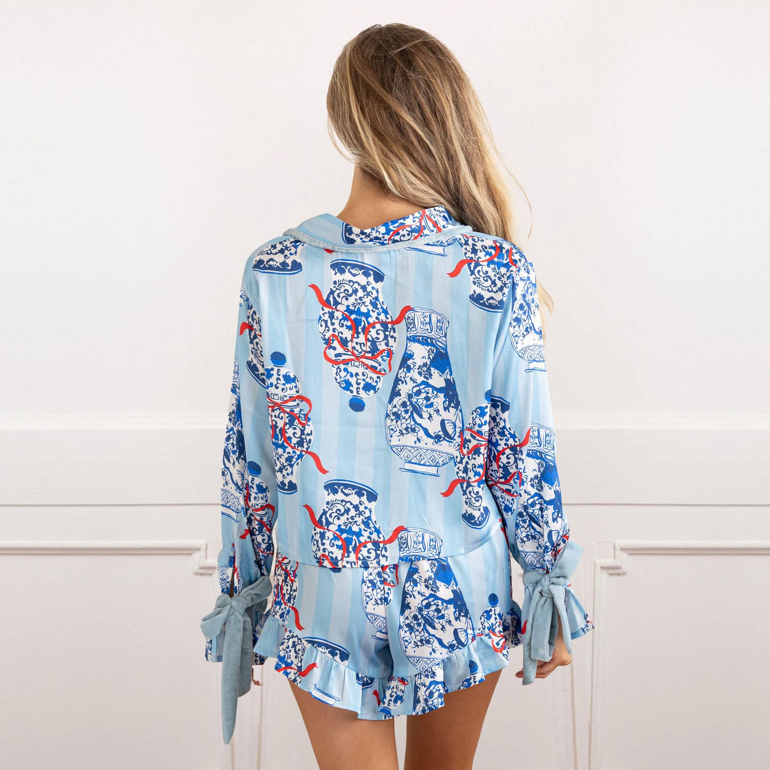 8 Oak Lane - Vendita all'ingrosso Completo pigiama - Donna - Set Pigiama Corto a Righe in Raso con Volant Holiday Ginger Jar2