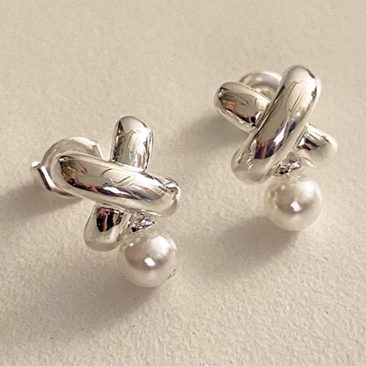 Sterlingsølv perle og sølv X ørestikker for engroshandel hos Cult Mystique