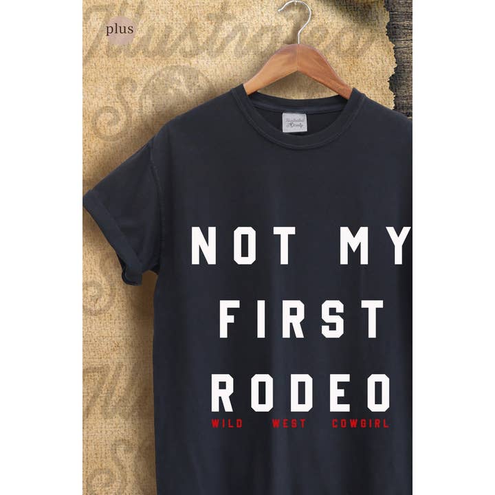 CE N'EST PAS MON PREMIER T-SHIRT GRAPHIQUE VINTAGE DE RODÉO pour la vente par Illustrated Society