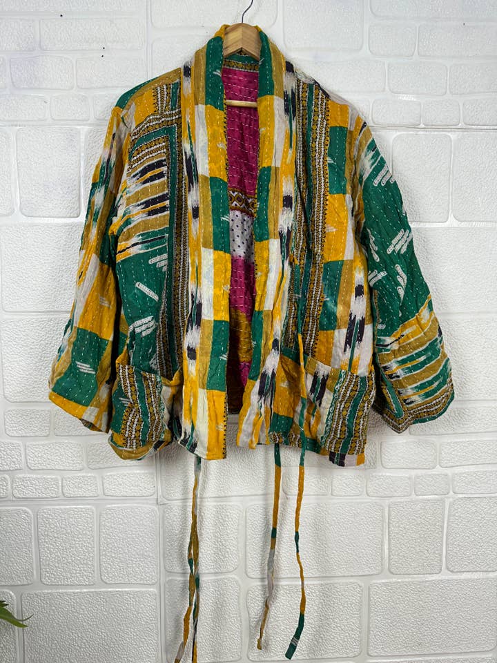 Chaqueta Boho Corta Única de Kantha Fina Vintage para venta al por mayor de The Eastern Loom