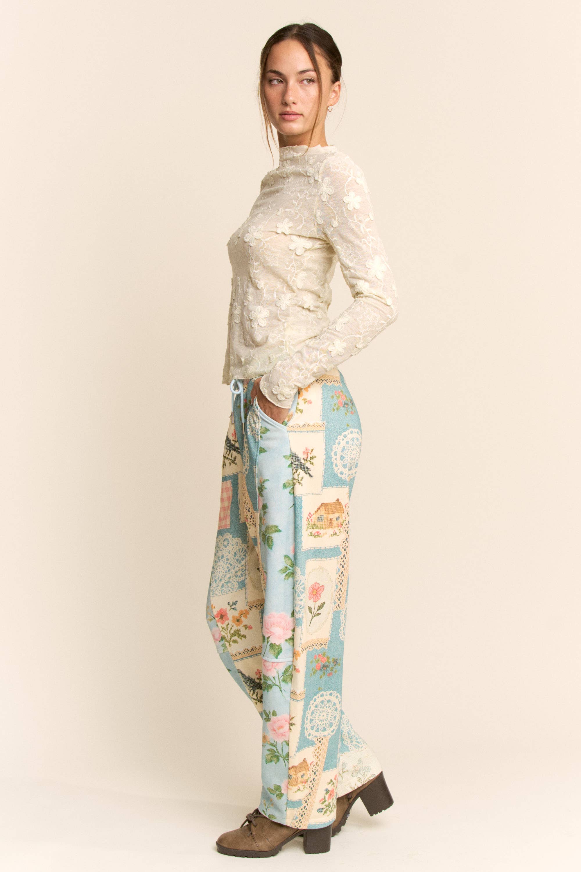 Davi & Dani - Wholesale Gebreide top - Dames - PLUS LANGE MOUWEN GEBORDUURDE MOCK NECK MESH TOP5