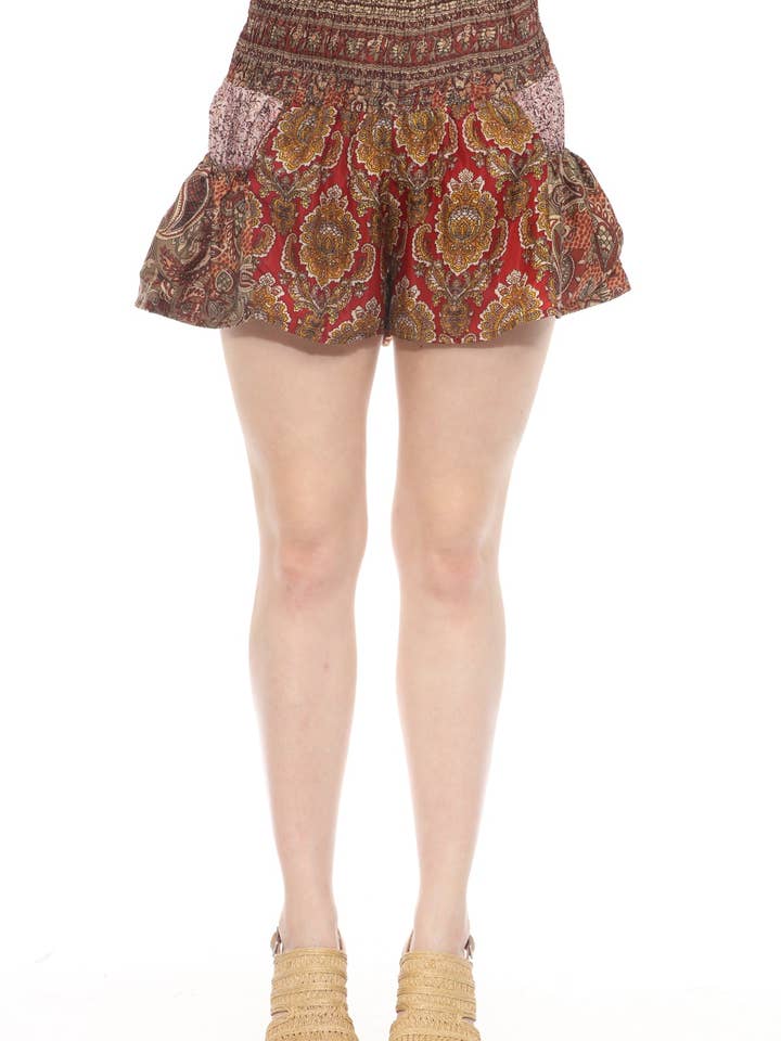 Short floaté à volants avec poche pour la vente par Lakhays Collection Inc.