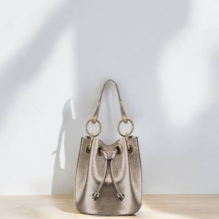 King Cowhide Bag 220226 and other Purchase Wholesale herrajes. Free Returns & Net 60 Terms on Faire trending on Faire.