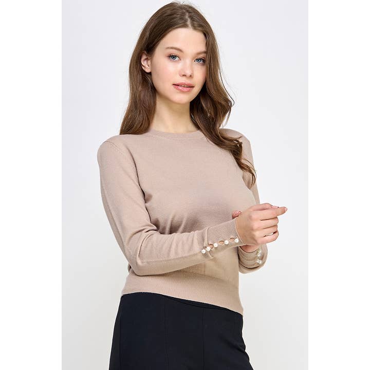 STRICKOBERTEIL MIT PERLENKNOPFMANSCHETTE UND RUNDHALSAUSSCHNITT für den Großhandel von TREND SHOP