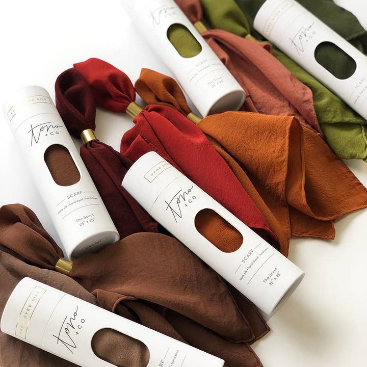 Sciarpa in seta lavabile «The Hankie» color ruggine per la vendita all'ingrosso da parte di Tono + Co