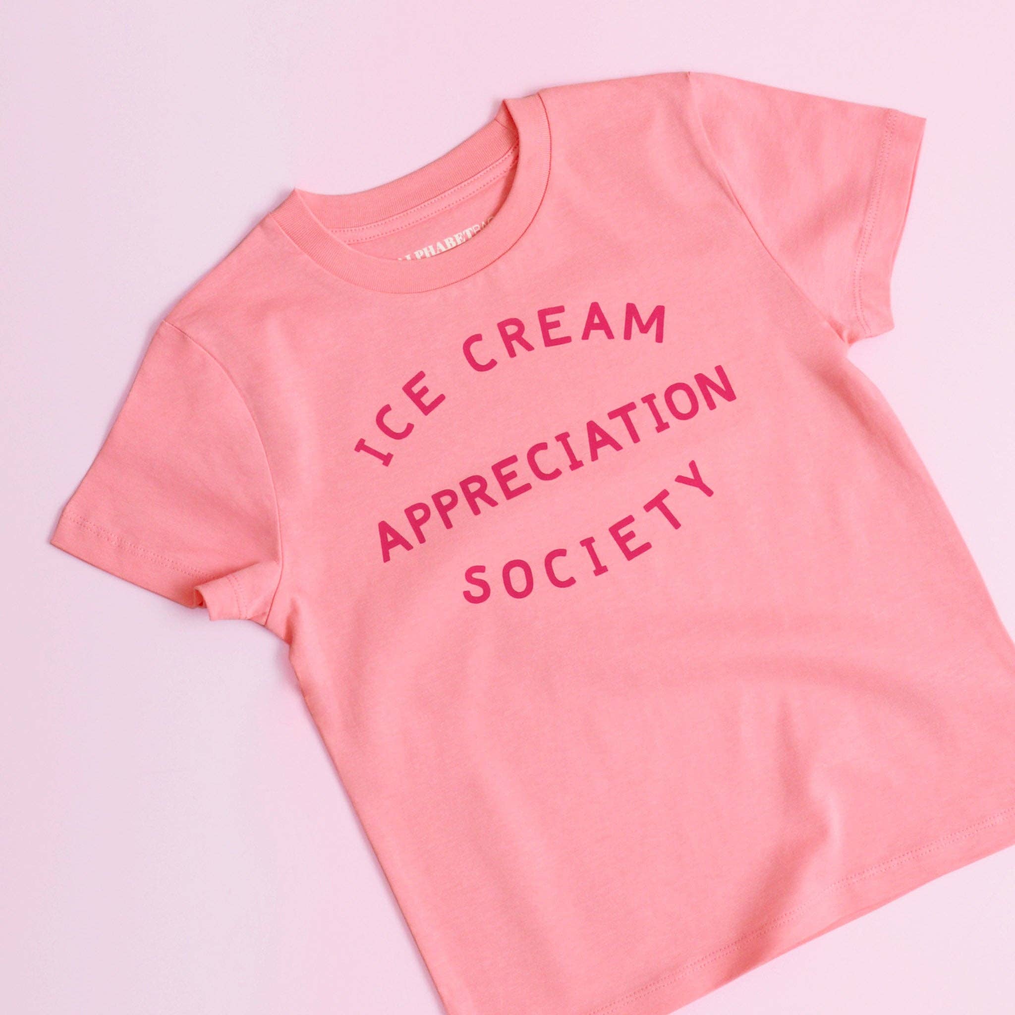 Alphabet Bags - Vendita all'ingrosso Maglietta serigrafata - Bambini - T-shirt per bambini "Ice Cream Appreciation Society" color bubblegum2