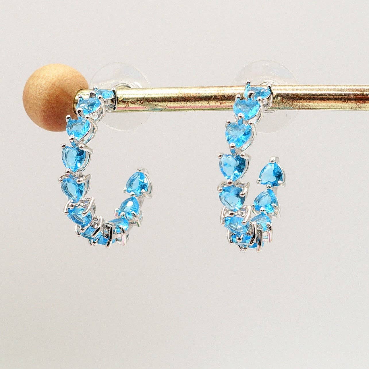 Daemon srls – wholesale Hoop-örhängen – CHERIE - HOOPS 2,5 cm - örhängen med hjärtformade zirkoner9