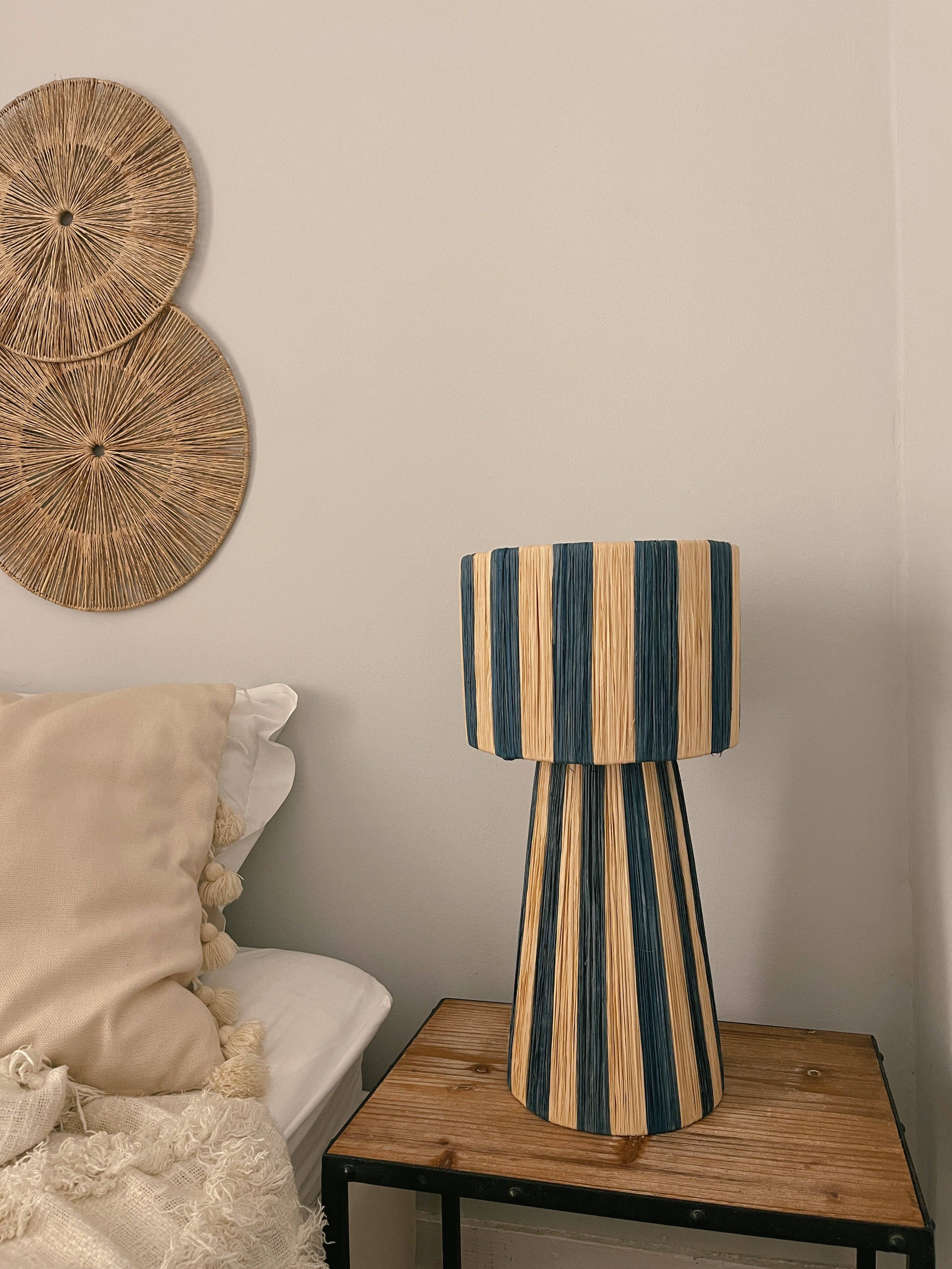 Uma Cantik - Venta al por mayor Lámparas decorativas/de escritorio - Lámpara de mesa Balibo azul2