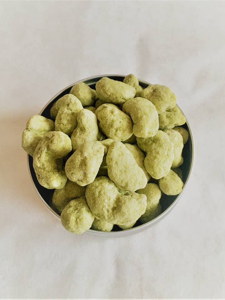 Luxe veganistische Japanse Matcha & Yuzu met chocolade bedekte cashewnoten voor wholesale door The Vegan Chocolates And Treats Co.