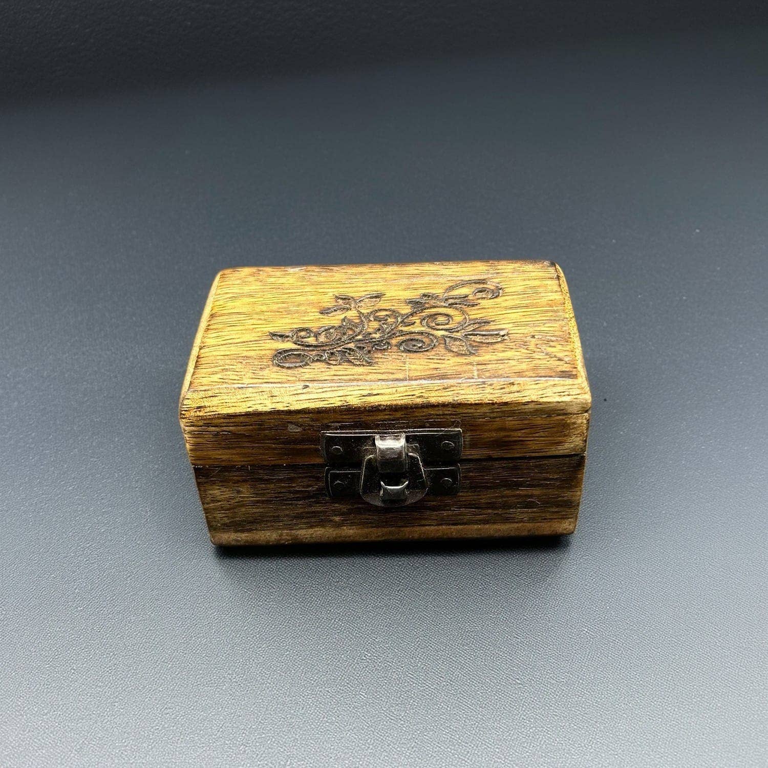 Etnico del Mondo - Wholesale Jewelry Box/Organizer - Carved and Decorated Wooden Jewelry Box1