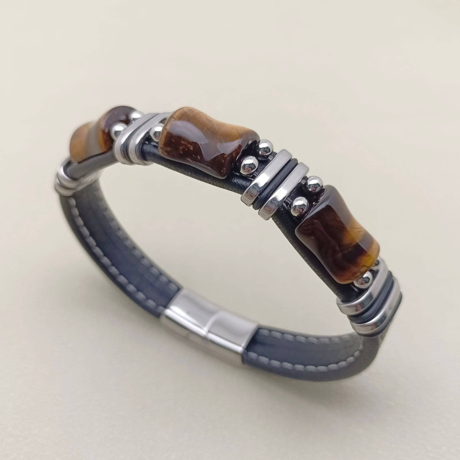 Mio Queena - Vendita all'ingrosso Bracciale a polsino - Bracciale da uomo in pelle con charme in pietra occhio di tigre - MJ/BC2