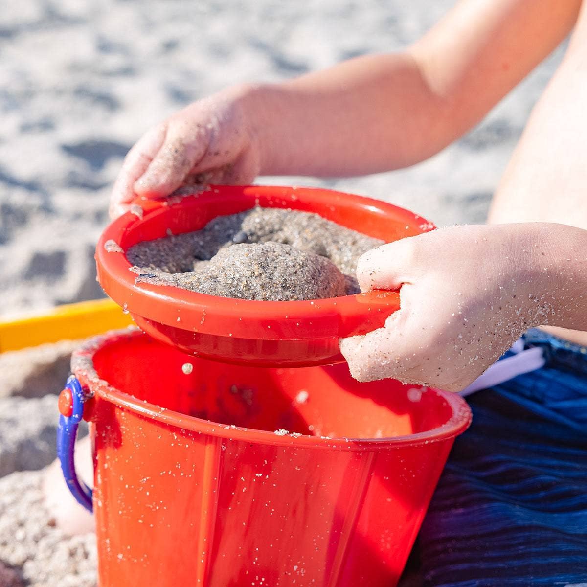 HABA USA - Vente Jouet de plage/piscine - Enfant et bébé - Tamis à sable petit (couleurs assorties)7