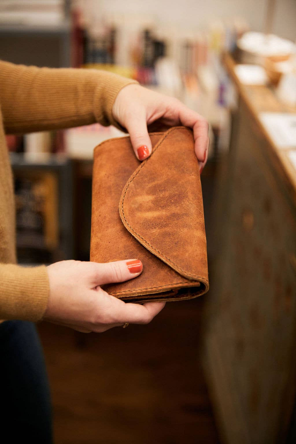 Lazarus Artisan Goods - Wholesale Wallet - Women's - Reina Wallet | Leather Goods | Artisan Made | Ethical9