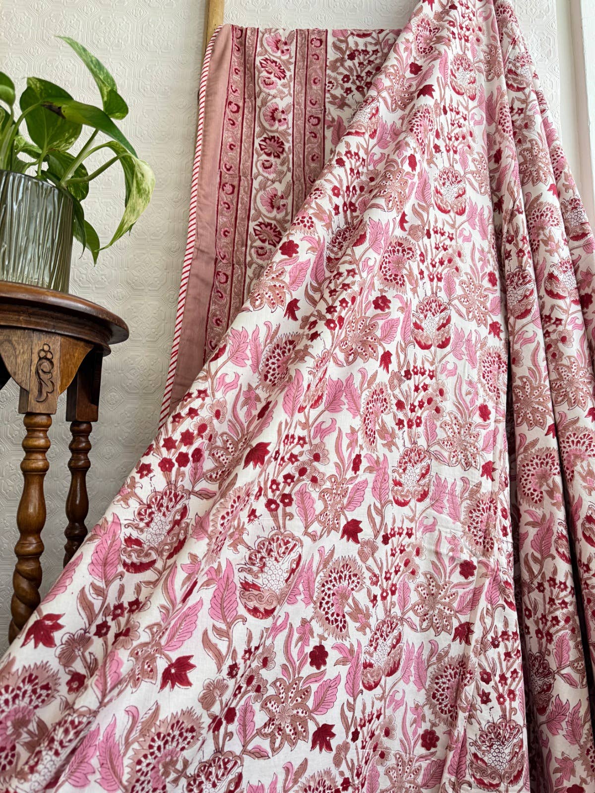 Essential Designs London – wholesale Throw blanket – Pure Soft Cotton Indian Floral Dohar Pink White Red 2