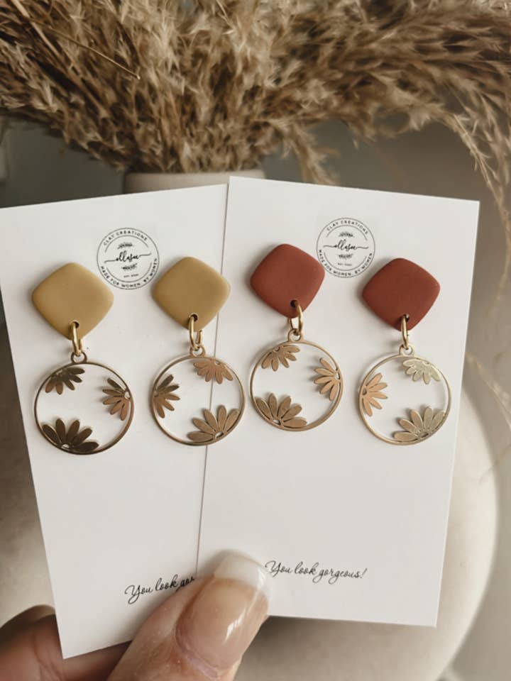 Ciondoli a cerchio floreali per la vendita all'ingrosso da parte di ElleseeWomen