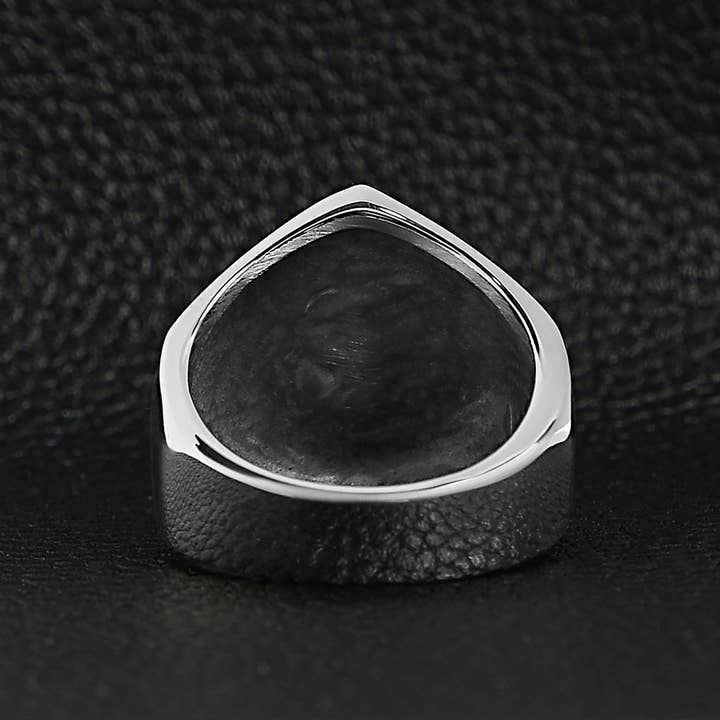 WJW – Großhandel Siegelringe – Siegelring Lucky „7“ aus Edelstahl mit Totenkopf-Akzenten5