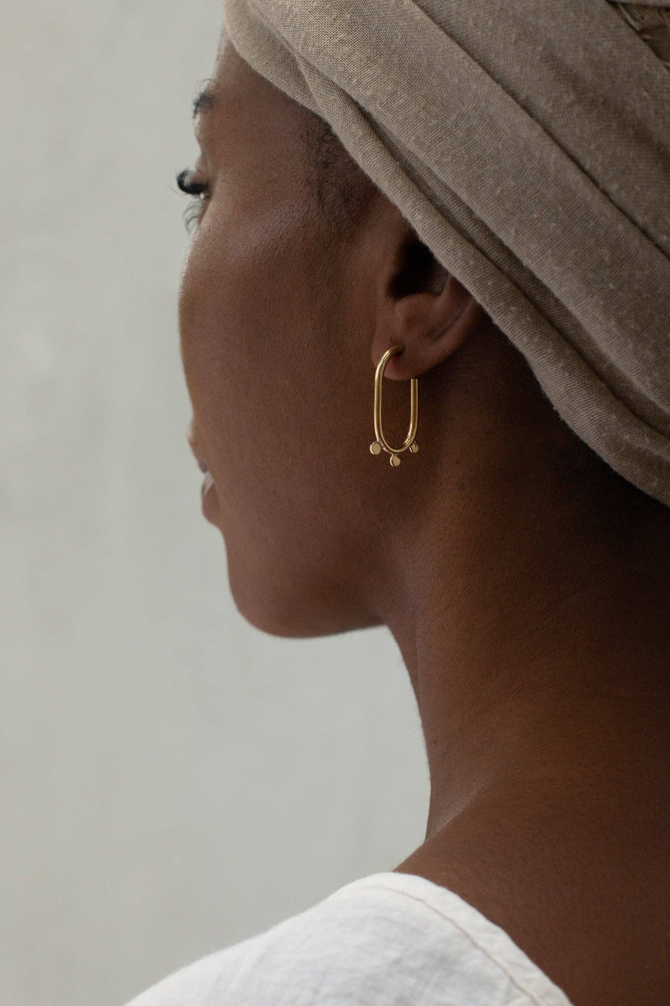YEWŌ Collective - Wholesale Hoop Earrings - Suzya Earrings4